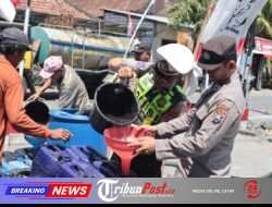 Polres Gresik Peduli, Salurkan Bantuan Air Bersih untuk Warga 3 Desa di Balongpanggang