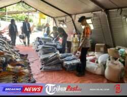Dukungan Logistik Terus Mengalir, Satgas SAR Korbrimob Terima Bantuan Terpal di Reo