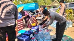 Polres Bojonegoro Salurkan 25 Ribu Liter Air Bersih ke Warga Terdampak Kemarau