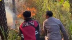 Polres Magetan Bersama Tim Gabungan Tangani Karhutla di Panekan Lereng Gunung Lawu