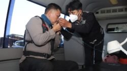 Polres Malang Libatkan Tim Dokkes, Menjaga Napas Para Penjinak Api Karhutla di Lereng Bromo