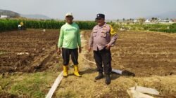 Lahan Tak Harus Luas, Bhabinkamtibmas Polsek Tarokan Dorong Warga Perkuat Ketahanan Pangan