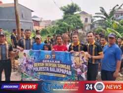 ANTISIPASI BANJIR POLRESTA BALIKPAPAN DAN WARGA GOTONG ROYONG BERSIHKAN DRAINASE