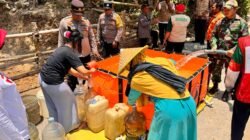 Sinergi Lintas Instansi, Polres Ponorogo Salurkan Bantuan Air Bersih untuk Warga Desa Tumpuk