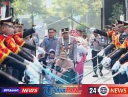Disambut Pedang Pora dan Atraksi Budaya, Irjen Pol Dekananto Eko Purwono Resmi Pimpin Polda Jatim
