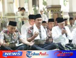 Perkuat Sinergi Ulama dan Umara, Kapolri Silaturahmi ke Ponpes Tebuireng dan Ziarah Makam Gus Dur