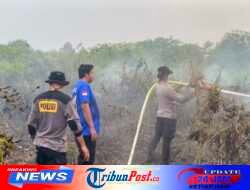 Polsek Muara Pahu Bersama BPBD dan Masyarakat Padamkan Karhutla di Kutai Barat, Luas Lahan Terbakar Capai 1 Hektare