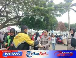 Tak Hanya Berbagi Beras, Polres Kukar Berikan Layanan Kesehatan Gratis bagi Warga