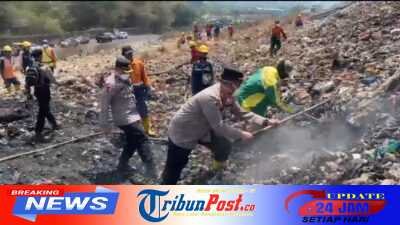 Polresta Malang Kota Kerahkan Mobil Water Cannon Bantu Tangani Kebakaran TPA Supit Urang