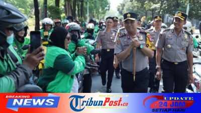 Jumat Berkah, Polda Jatim Salurkan 600 Paket Sembako untuk Pengemudi Ojol